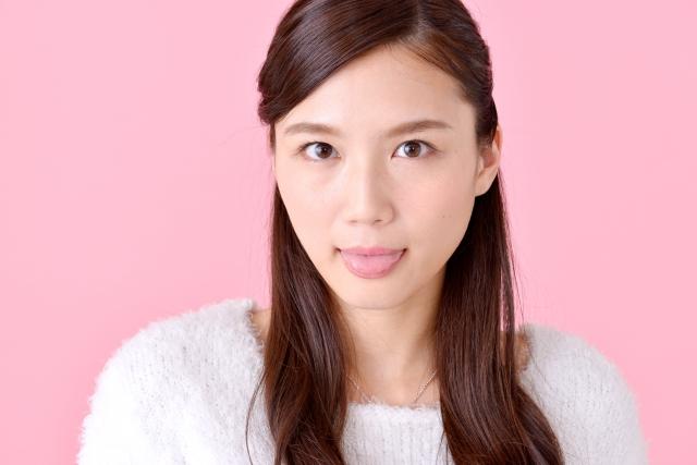 女性 舌出している